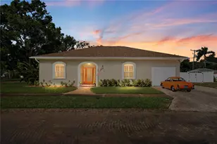 300 62nd St N, Saint Petersburg, FL 33710 - Photo 1