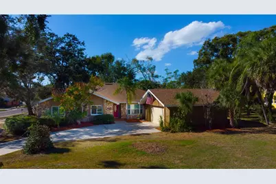 547 Oleander Way S, Saint Petersburg, FL 33707 - Photo 1