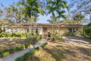 441 47th St N, Saint Petersburg, FL 33713 - Photo 1