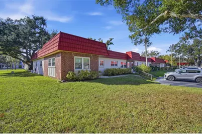 5865 37th Avenue N #19, Saint Petersburg, FL 33710 - Photo 1