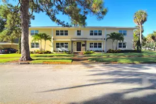 606 12th Ave NE, Saint Petersburg, FL 33701 - Photo 1