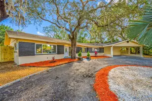7601 Pine Hill Dr, Tampa, FL 33617 - Photo 1