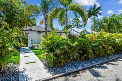 110 28th Avenue N #B, Saint Petersburg, FL 33704 - Photo 1