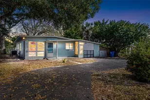 7117 15th St N, Saint Petersburg, FL 33702 - Photo 1