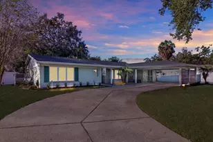 10524 Orange Grove Dr, Tampa, FL 33618 - Photo 1