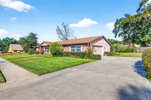 37821 Willingham Ave, Dade City, FL 33525 - Photo 1