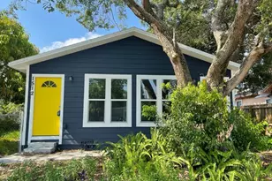 1512 38th Ave N, Saint Petersburg, FL 33704 - Photo 1