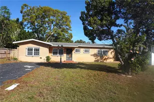 385 Dolphin Ave SE, Saint Petersburg, FL 33705 - Photo 1
