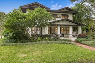 656 16th Ave NE, Saint Petersburg, FL 33704 - Photo 1
