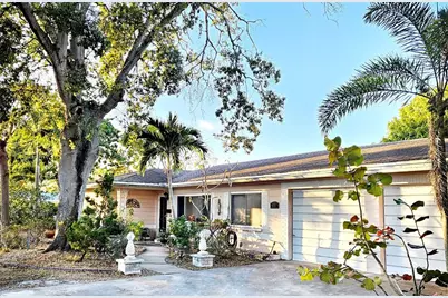 655 42nd Avenue N, Saint Petersburg, FL 33703 - Photo 1