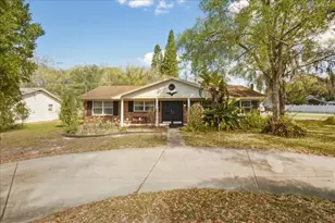 2101 W Kyra Dr, Tampa, FL 33612 - Photo 1