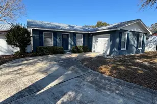 1821 Kim Acres Ln, Dover, FL 33527 - Photo 1