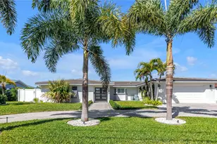 1093 42nd Ave NE, Saint Petersburg, FL 33703 - Photo 1