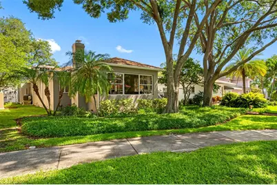 205 25th Avenue NE, Saint Petersburg, FL 33704 - Photo 1
