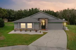 5235 Pond View Ct, Zephyrhills, FL 33541 - Photo 1
