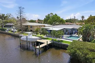 9571 Sun Isle Dr NE, Saint Petersburg, FL 33702 - Photo 1
