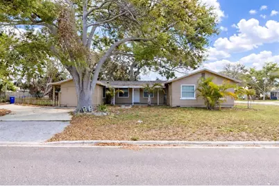 6855 Dartmouth Avenue N, Saint Petersburg, FL 33710 - Photo 1