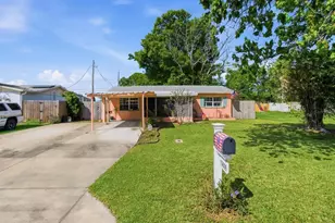 10698 106th St, Largo, FL 33773 - Photo 1