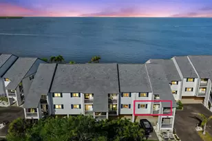 812 Bahia Del Sol Dr, Ruskin, FL 33570 - Photo 1