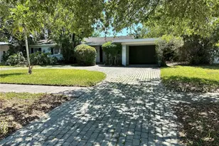 459 Bayview Dr NE, Saint Petersburg, FL 33704 - Photo 1