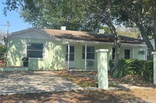 10825 Navajo Dr, Saint Petersburg, FL 33708 - Photo 1