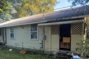 9408 N 12th St, Tampa, FL 33612 - Photo 1