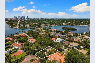 135 Aranda Street NE, Saint Petersburg, FL 33704 - Photo 1