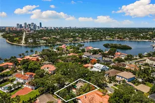 135 Aranda St NE, Saint Petersburg, FL 33704 - Photo 1