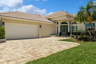 961 Live Oak Ave NE, Saint Petersburg, FL 33703 - Photo 1