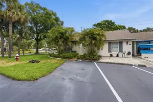 561 Laguna Vista Ct, Largo, FL 33771 - Photo 1