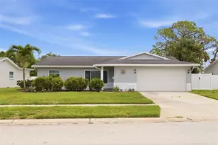6085 Tanglewood Dr NE, Saint Petersburg, FL 33703 - Photo 1