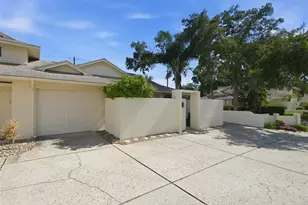 124 Colony S Dr, Tarpon Springs, FL 34689 - Photo 1