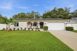 7536 18th Way N, Saint Petersburg, FL 33702 - Photo 1