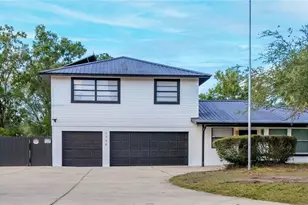 1736 W Country Club, Tampa, FL 33612 - Photo 1
