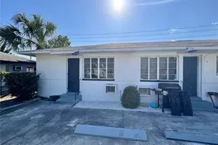 2318 4th St S, Saint Petersburg, FL 33705 - Photo 1