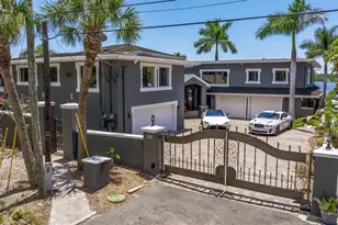 2785 Bayside Dr S, Saint Petersburg, FL 33705 - Photo 1