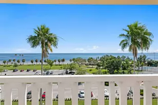 1200 N Shore Dr NE, Saint Petersburg, FL 33701 - Photo 1