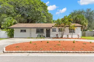 5601 Bay St NE, Saint Petersburg, FL 33703 - Photo 1