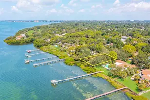 1130 Friendly Wy S, Saint Petersburg, FL 33705 - Photo 1