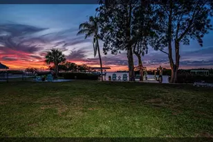 1624 Seabreeze Dr, Tarpon Springs, FL 34689 - Photo 1