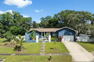 995 Rolling Hills Dr, Palm Harbor, FL 34683 - Photo 1