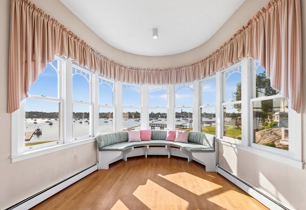 2 Foster St, Marblehead MA  01945-3645 exterior