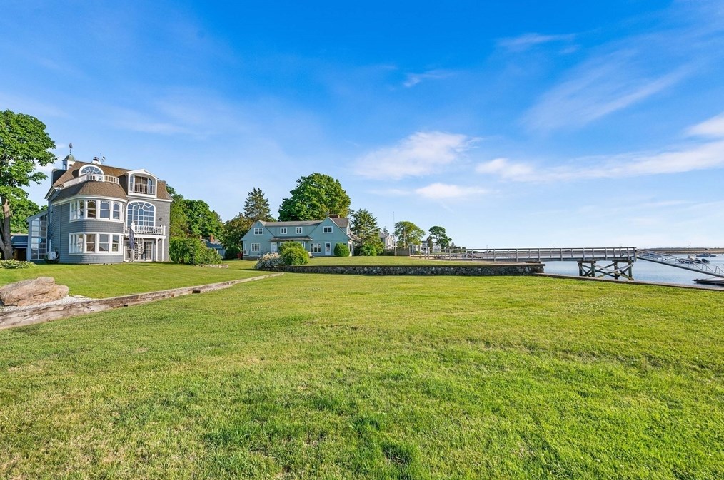 2 Foster St, Marblehead MA  01945-3645 exterior