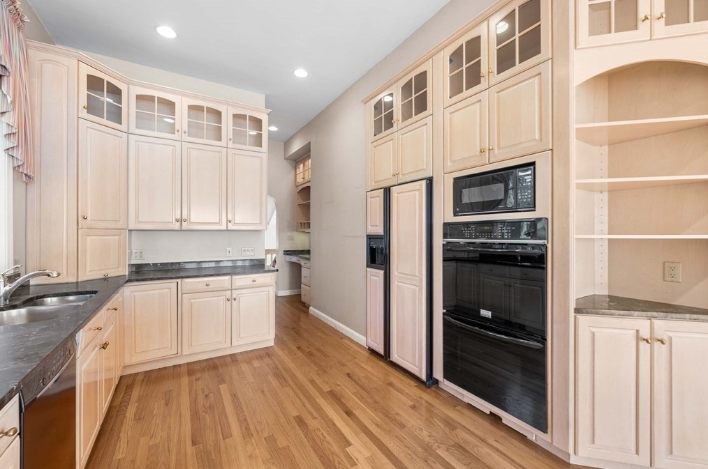 2 Foster St, Marblehead MA  01945-3645 exterior