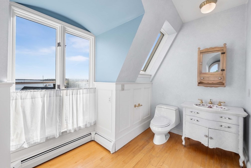 2 Foster St, Marblehead MA  01945-3645 exterior