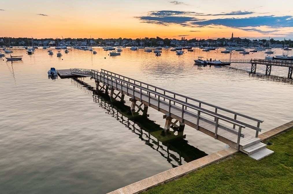 2 Foster St, Marblehead MA  01945-3645 exterior