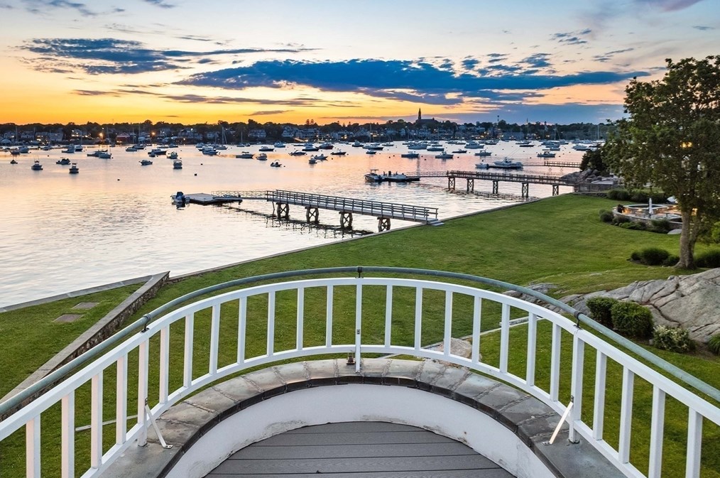 2 Foster St, Marblehead MA  01945-3645 exterior