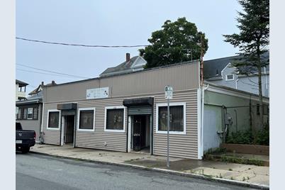 131-133 Hemlock St, New Bedford, MA 02740 - Photo 2