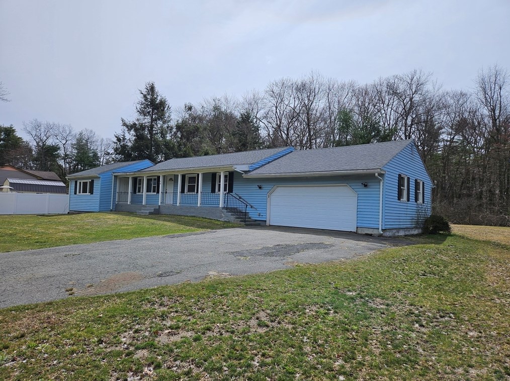 38 Fernwood Dr, Hampden, MA 01036