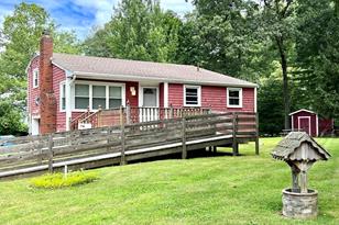 105 South St, Hanson, MA 02341